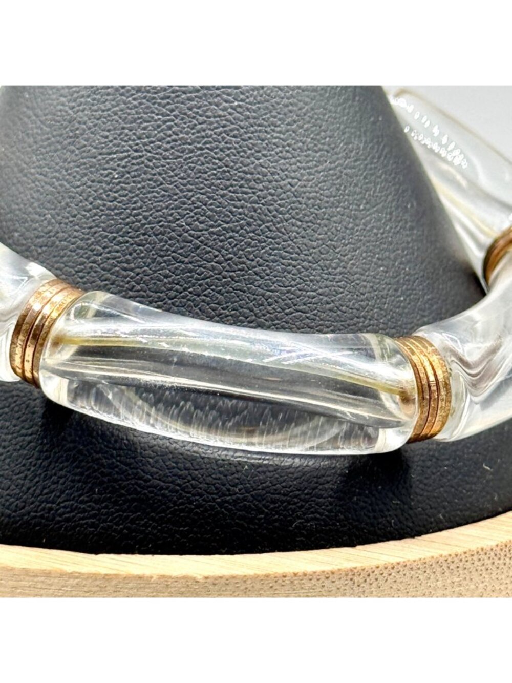 Vintage Y2K Clear Chunky Lucite Stretch Bangle Bracelet Gold Tone Spacers 7.25" - Picture 2 of 8